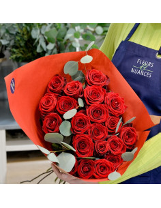 Un bouquet de roses rouges pièces
